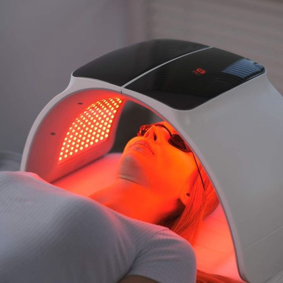 LED light therapy to kill acne